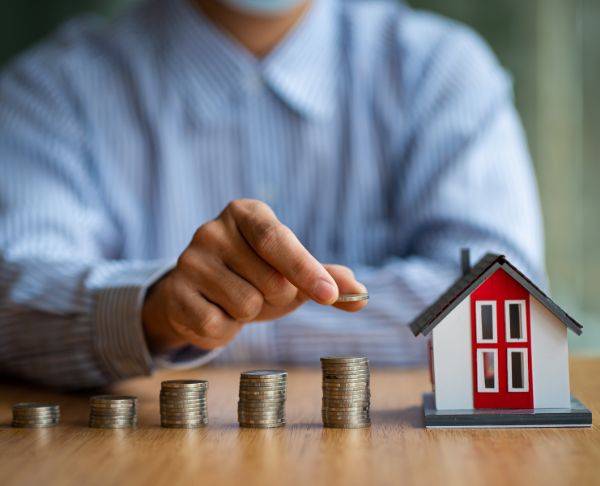 Investissez dans l'immobilier lorsque les taux sont attractifs.