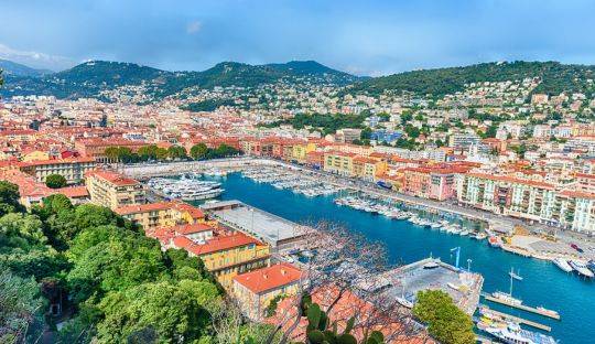 La Côte d'Azur, un cadre idyllique pour votre résidence secondaire.